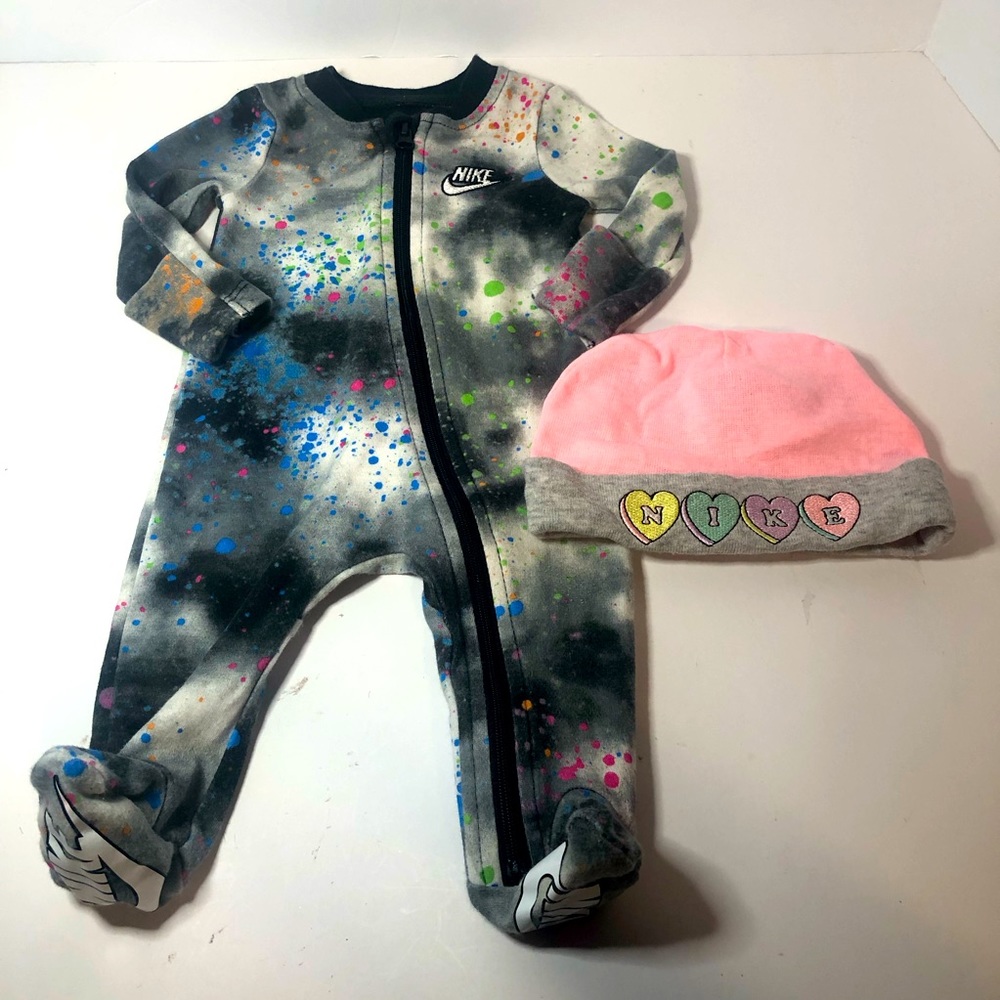 Nike BABY Tie Die Design One Piece With Hat. Newborn 50-56CM